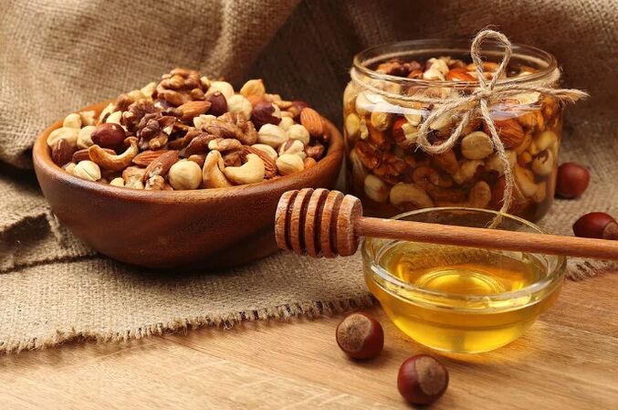 العسل مع المكسرات